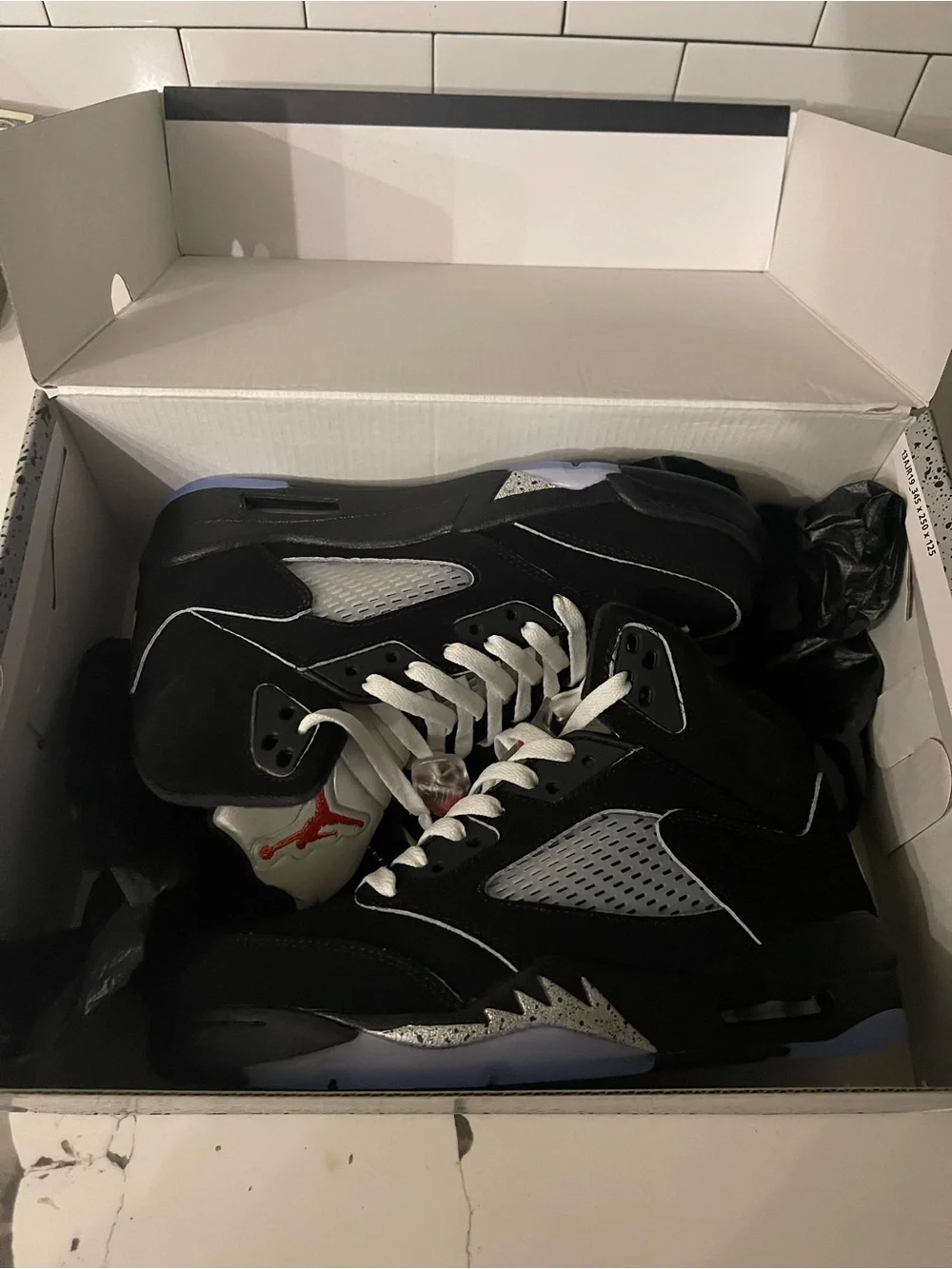Men’s Retro 5 Metallic Size 7.